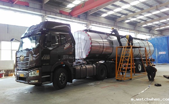 天润watchwhes牌30吨<a href=/ target=_blank class=infotextkey>奶罐车</a>今日发往云南