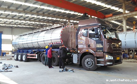 天润watchwhes牌30吨<a href=/ target=_blank class=infotextkey>奶罐车</a>今日发往云南