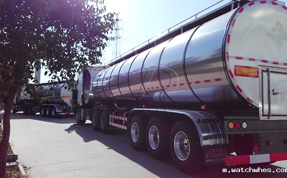 内蒙35立方不锈钢拉奶罐式运输车发货