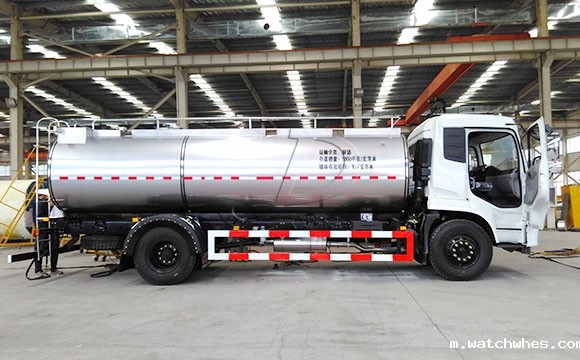 陕西客户订购的10吨运输鲜<a href=/ target=_blank class=infotextkey>奶罐车</a>发货现场