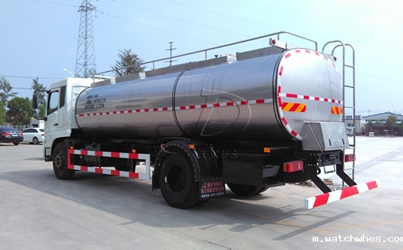 陕西客户订购的10吨运输鲜<a href=/ target=_blank class=infotextkey>奶罐车</a>发货现场