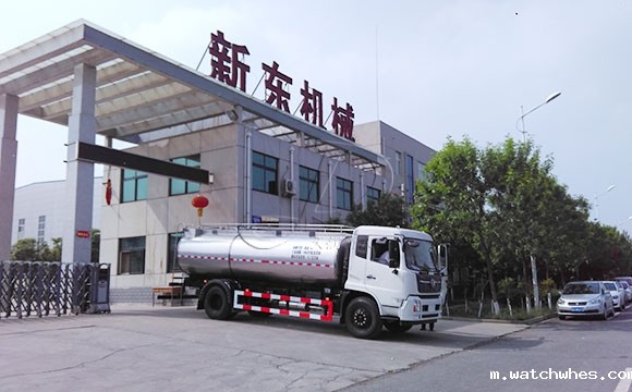 陕西客户订购的10吨运输鲜<a href=/ target=_blank class=infotextkey>奶罐车</a>发货现场