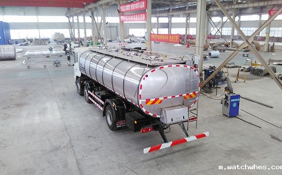 天润watchwhes牌车罐一体低温鲜奶运输车发货