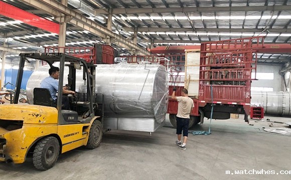 陕西客户订购的10吨直冷式保鲜奶罐发货现场