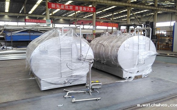 河南焦作客户订购的两台2吨制冷储奶罐发货