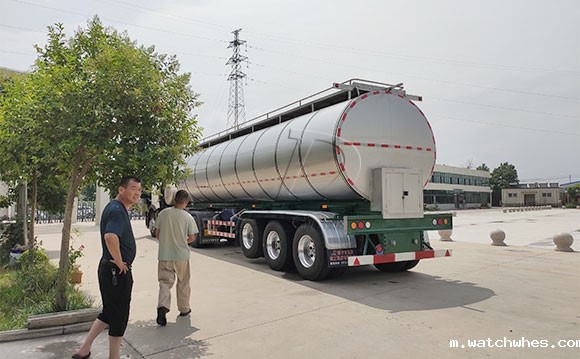 宁夏首台天润watchwhes牌<a href=http://xnc.xdqj.com/xnc/ target=_blank class=infotextkey>半挂<a href=/ target=_blank class=infotextkey>奶罐车</a></a>顺利交付客户