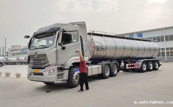 内蒙30立方9400半挂鲜牛<a href=/ target=_blank class=infotextkey><a href=/ target=_blank class=infotextkey>奶罐车</a></a>发货现场