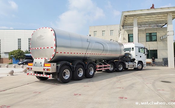 半挂牛奶运输背罐车