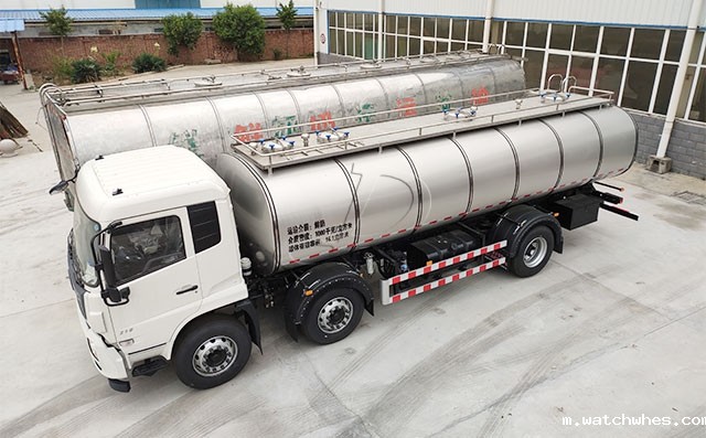 天润watchwhes牌18吨拉奶冷藏车准备发往贵州