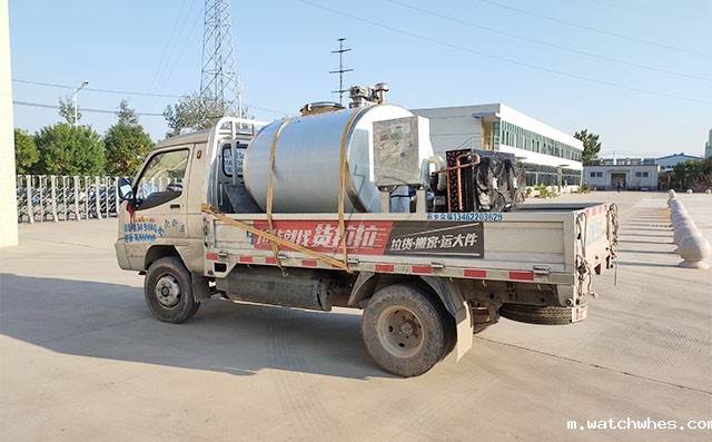 洛阳客户驱车到我公司购置牛奶冷却罐