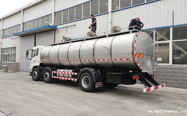 四川两台16立方液体牛奶运输车发车调试中