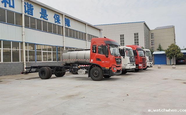 十一加班赶工期,整装<a href=/ target=_blank class=infotextkey>奶罐车</a>待您提!