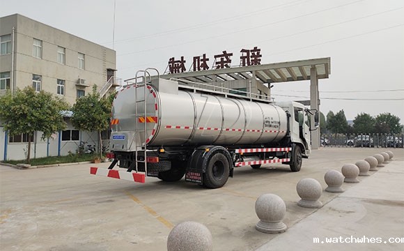 天润watchwhes牌10吨车罐<a href=http://xnc.xdqj.com/ngc/ target=_blank class=infotextkey>一体<a href=/ target=_blank class=infotextkey>奶罐车</a></a>发往河南洛阳