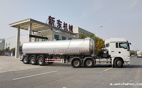 重庆33立方大型半挂鲜<a href=/ target=_blank class=infotextkey>奶罐车</a>发货现场