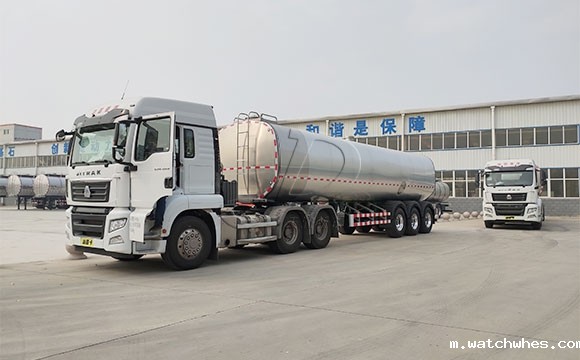 重庆33立方大型半挂鲜<a href=/ target=_blank class=infotextkey>奶罐车</a>发货现场