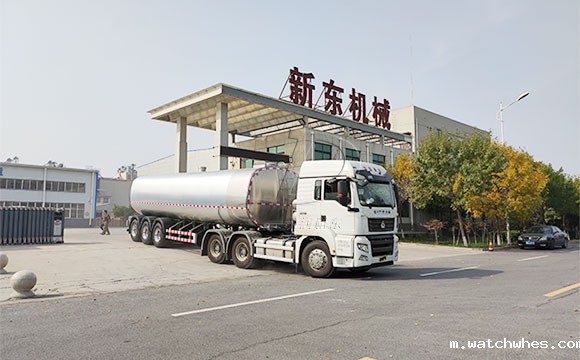 重庆33立方大型半挂鲜<a href=/ target=_blank class=infotextkey>奶罐车</a>发货现场