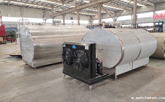 新疆客户在我公司订购的两台鲜奶制冷罐今日发货