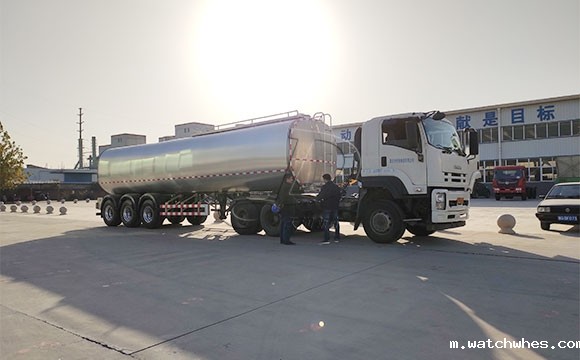 两辆天润watchwhes<a href=http://xnc.xdqj.com/xnc/ target=_blank class=infotextkey>半挂<a href=/ target=_blank class=infotextkey>奶罐车</a></a>发往重庆某物流公司