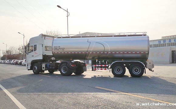 星空体育app官网入口25吨半挂拉<a href=/ target=_blank class=infotextkey>奶罐车</a>下午发往新疆