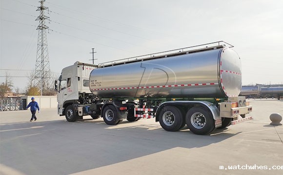 星空体育app官网入口25吨半挂拉<a href=/ target=_blank class=infotextkey>奶罐车</a>下午发往新疆