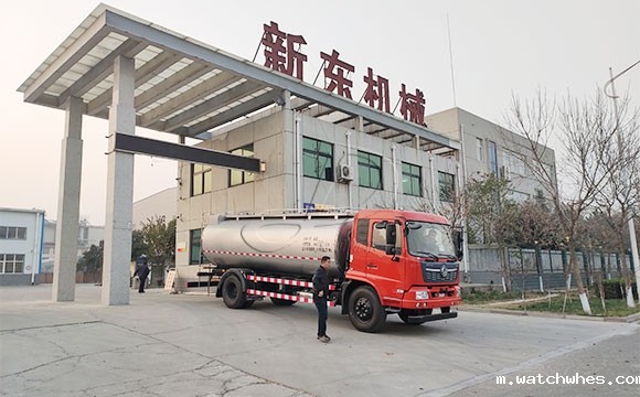 甘肃客户订购的拉奶保温鲜<a href=/ target=_blank class=infotextkey>奶罐车</a>提车现场