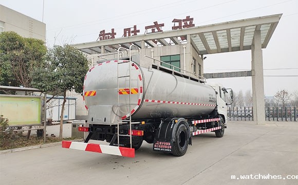 我公司天润watchwhes牌10方奶罐运输车顺利发往辽宁