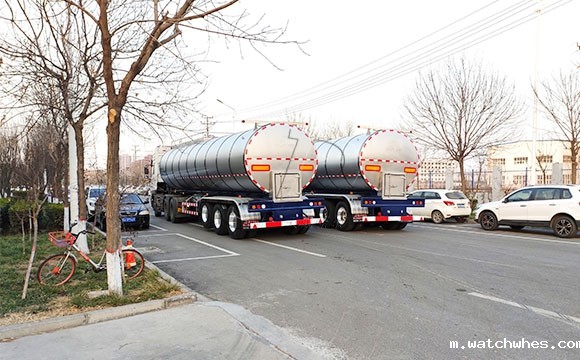 <a href=http://xnc.xdqj.com/xnc/ target=_blank class=infotextkey>半挂<a href=/ target=_blank class=infotextkey>奶罐车</a></a>