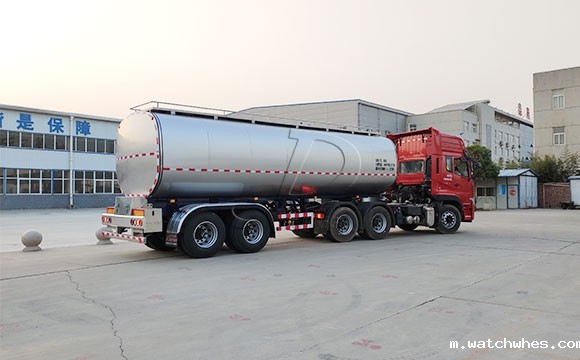 半挂拉液态<a href=/ target=_blank class=infotextkey>奶罐车</a>