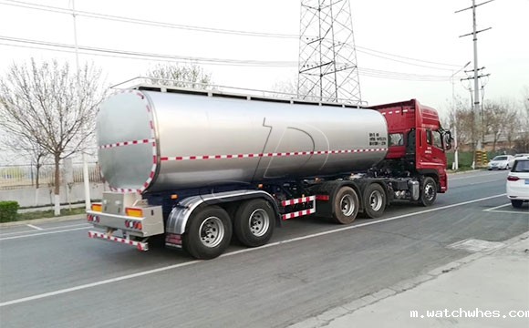 半挂拉液态<a href=/ target=_blank class=infotextkey>奶罐车</a>