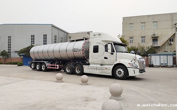 罐式拉牛奶卡车