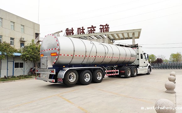罐式拉牛奶卡车