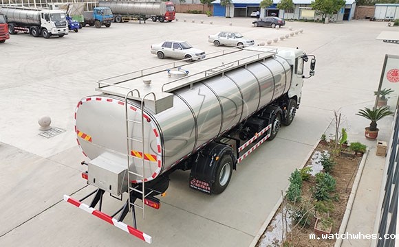 拉液体奶的不锈钢罐车