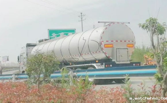 物流运输<a href=/ target=_blank class=infotextkey>奶罐车</a>
