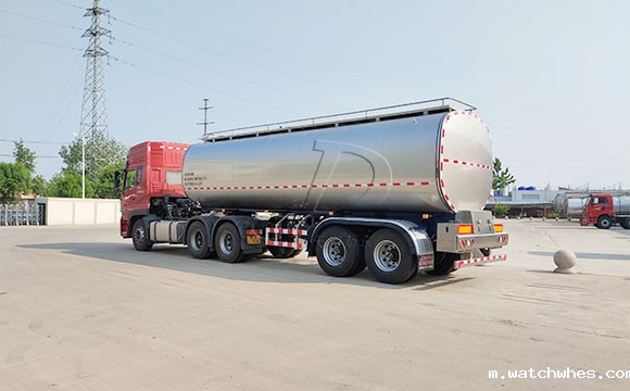 罐式拉牛奶卡车