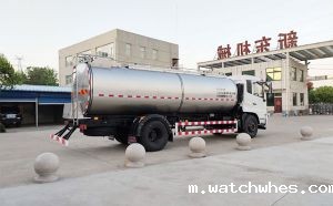 河南周口10吨国六一体拉奶车客户提车现场