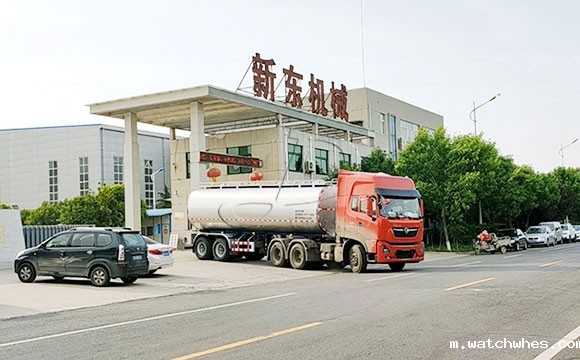 半挂鲜奶罐装车