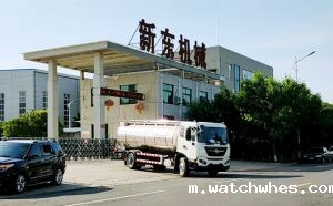 陕西两轴10方国六鲜奶罐车客户提车现场