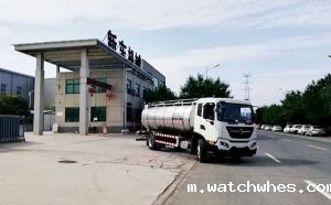 深圳客户订购的两轴国六鲜奶储藏罐车发车现场