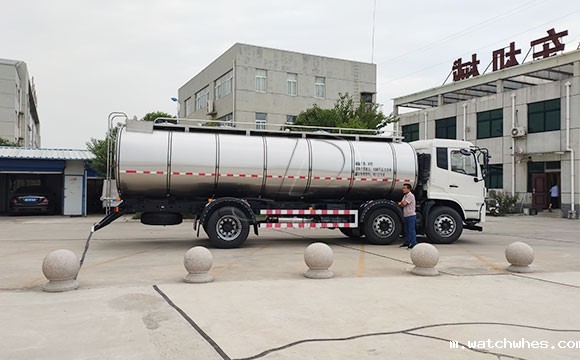 东风连体<a href=/ target=_blank class=infotextkey>奶罐车</a>