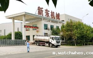 宁夏两轴10吨牛奶一体罐运输车客户提车现场