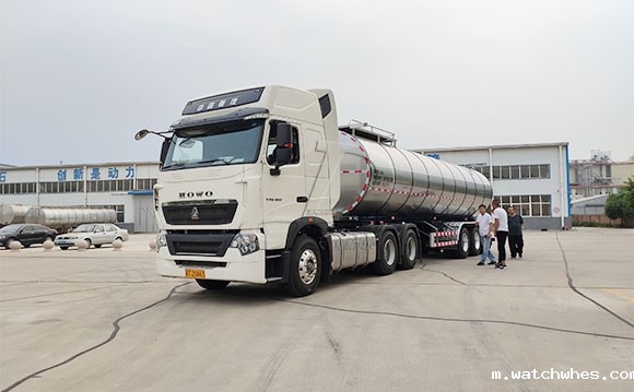 大型鲜奶保鲜装<a href=/ target=_blank class=infotextkey>奶罐车</a>