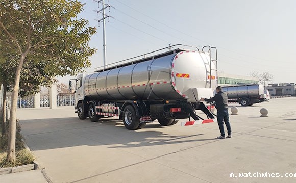 一体拉<a href=/ target=_blank class=infotextkey>奶罐车</a>