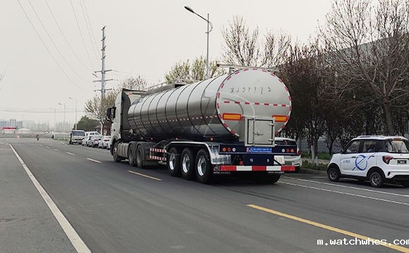 半挂鲜奶直通车