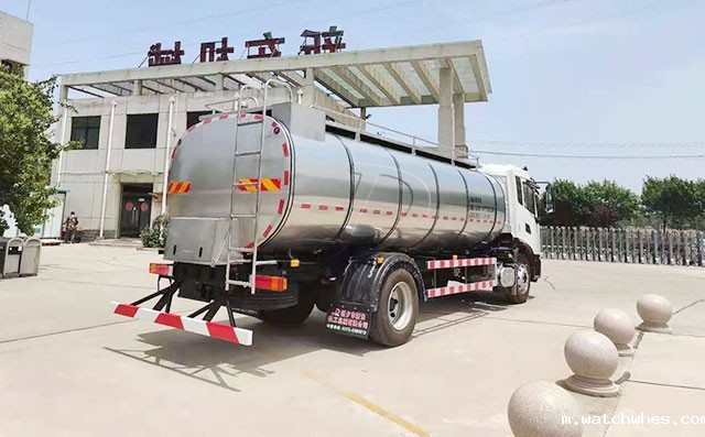 我公司东风天锦2轴国六奶罐车发往陕西知名乳企