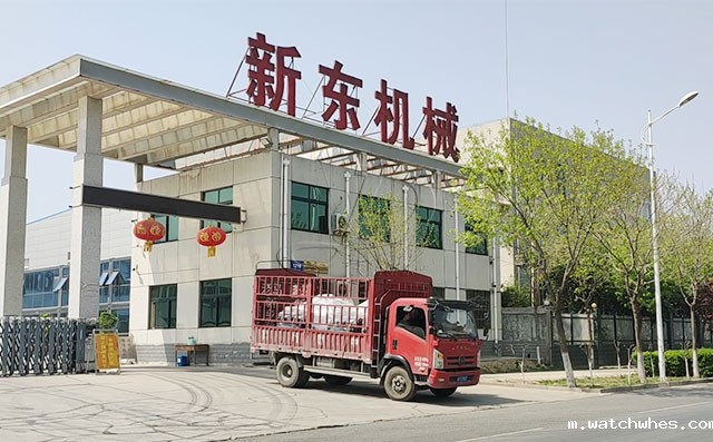 客户订购的2台1吨牛奶制冷罐顺利发往山东