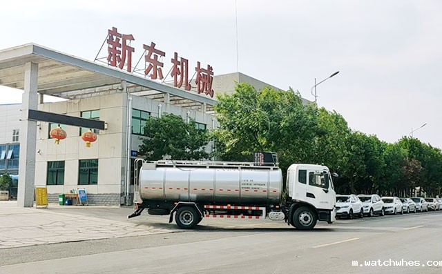 黑龙江许总订购的10吨奶罐车今日交付