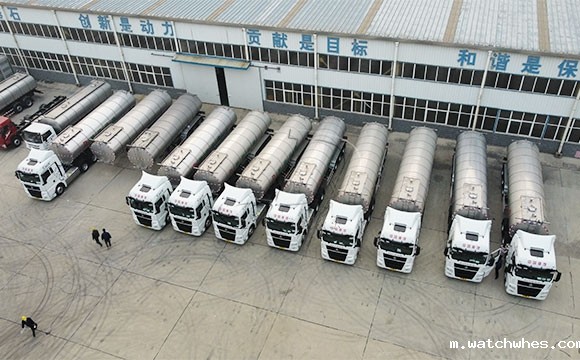 <a href=/ target=_blank class=infotextkey>奶罐车</a>