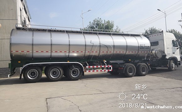 宁夏客户订购的35立方大型<a href=http://xnc.xdqj.com/xnc/ target=_blank class=infotextkey>半挂<a href=/ target=_blank class=infotextkey>奶罐车</a></a>发货