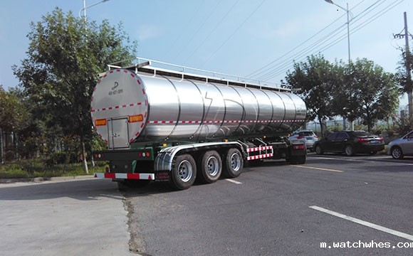 宁夏客户订购的35立方大型<a href=http://xnc.xdqj.com/xnc/ target=_blank class=infotextkey>半挂<a href=/ target=_blank class=infotextkey>奶罐车</a></a>发货