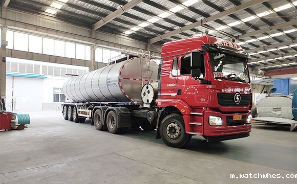 半挂运输鲜<a href=/ target=_blank class=infotextkey>奶罐车</a>